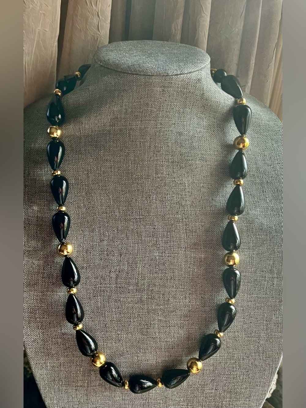 Vintage 70s Napier Black & Gold Necklace